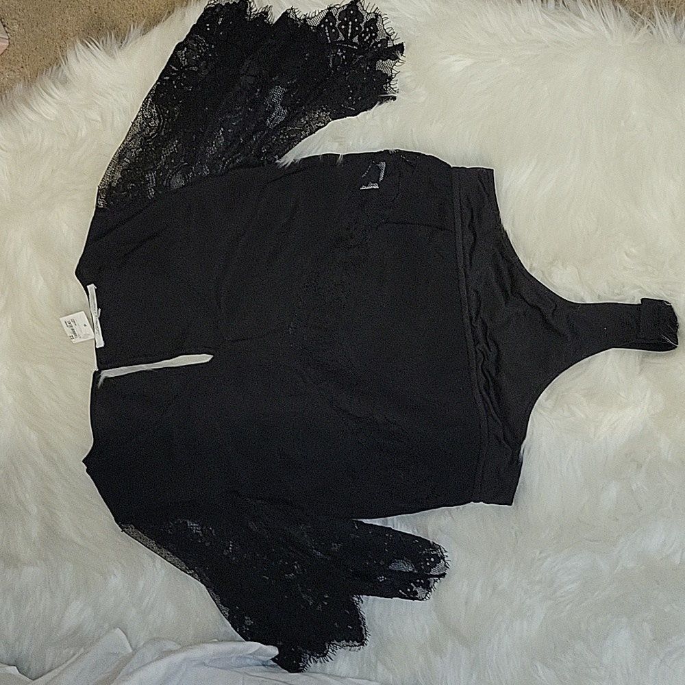 Lovers + Friends black lace sleeve/waist Vneck body suit Medium New